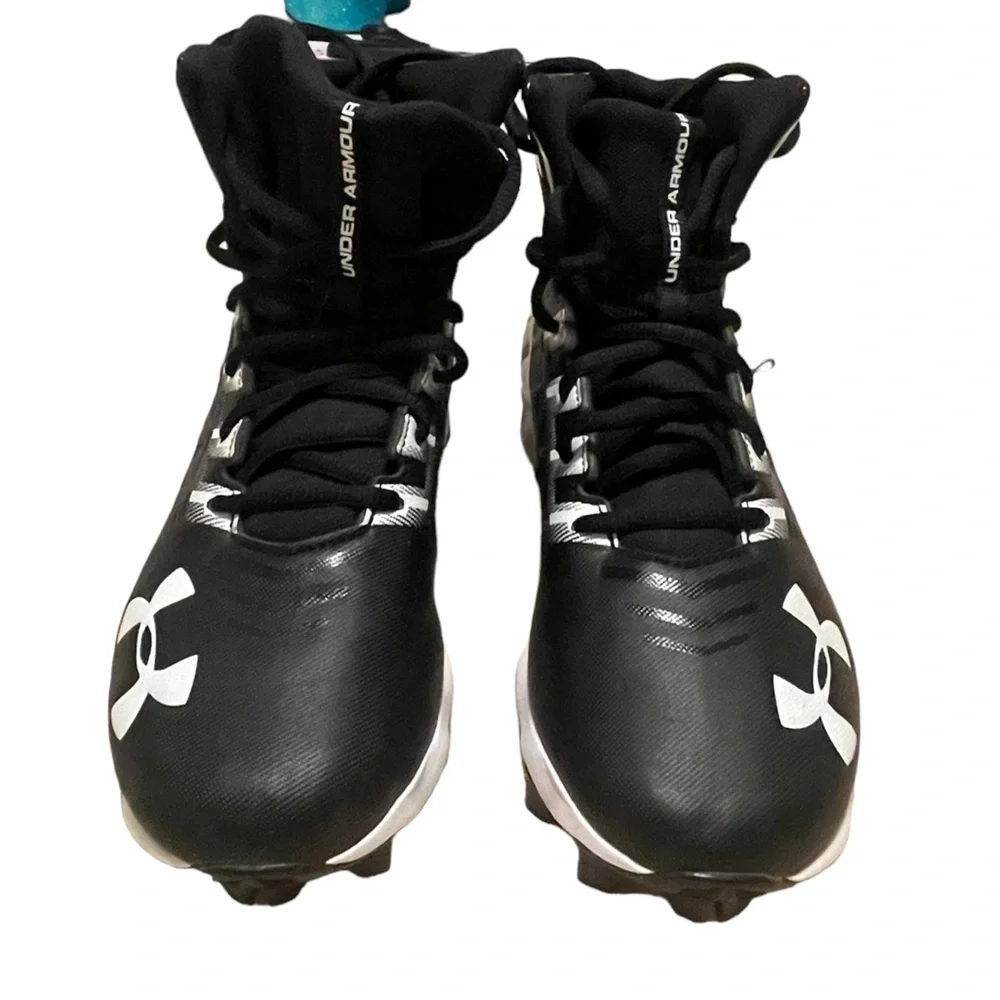 Under Armour Boy's Youth cleats 5.5 Y